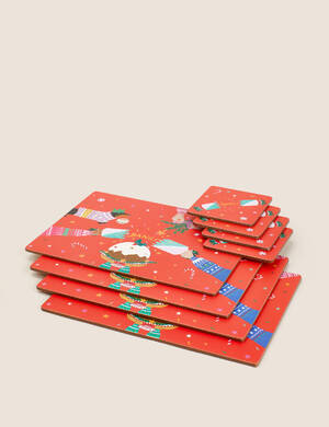 marksandspencer_XMAS2023_HOME_T34_9899F_Kitchen Disco_ilustrovane vanocni prostirani a podtacky_499Kc_sada.jpg